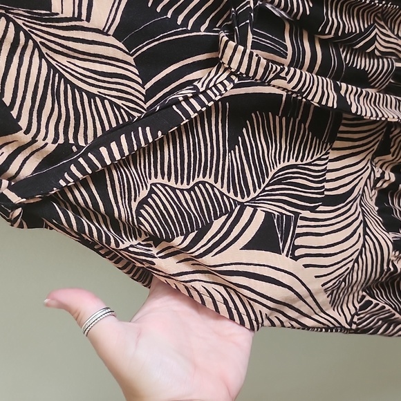 G by Giuliana Brown Black Maxi Dress Waist Tie Tiered Bottom Pockets Tropical - Picture 4 of 7